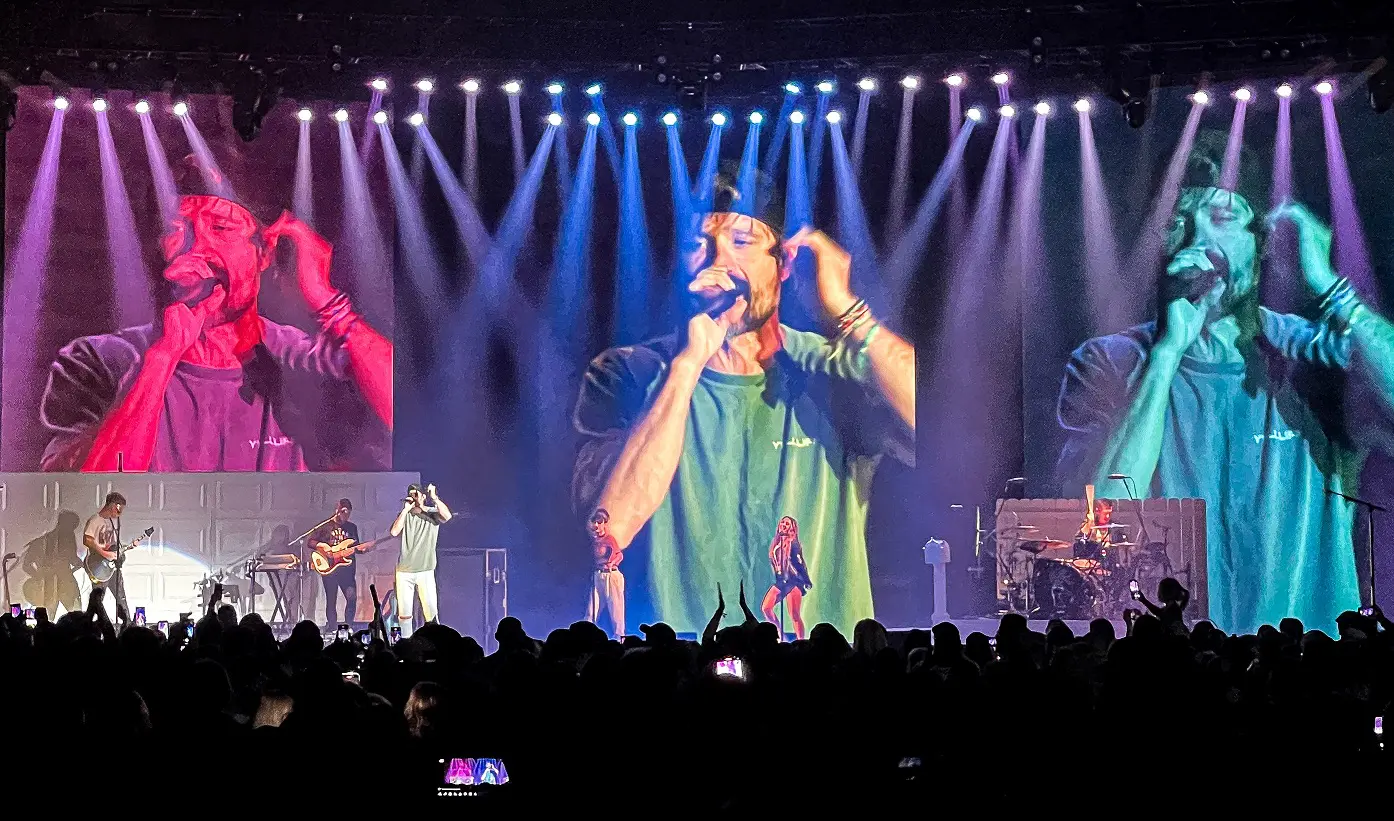 Walker Hayes performing new season