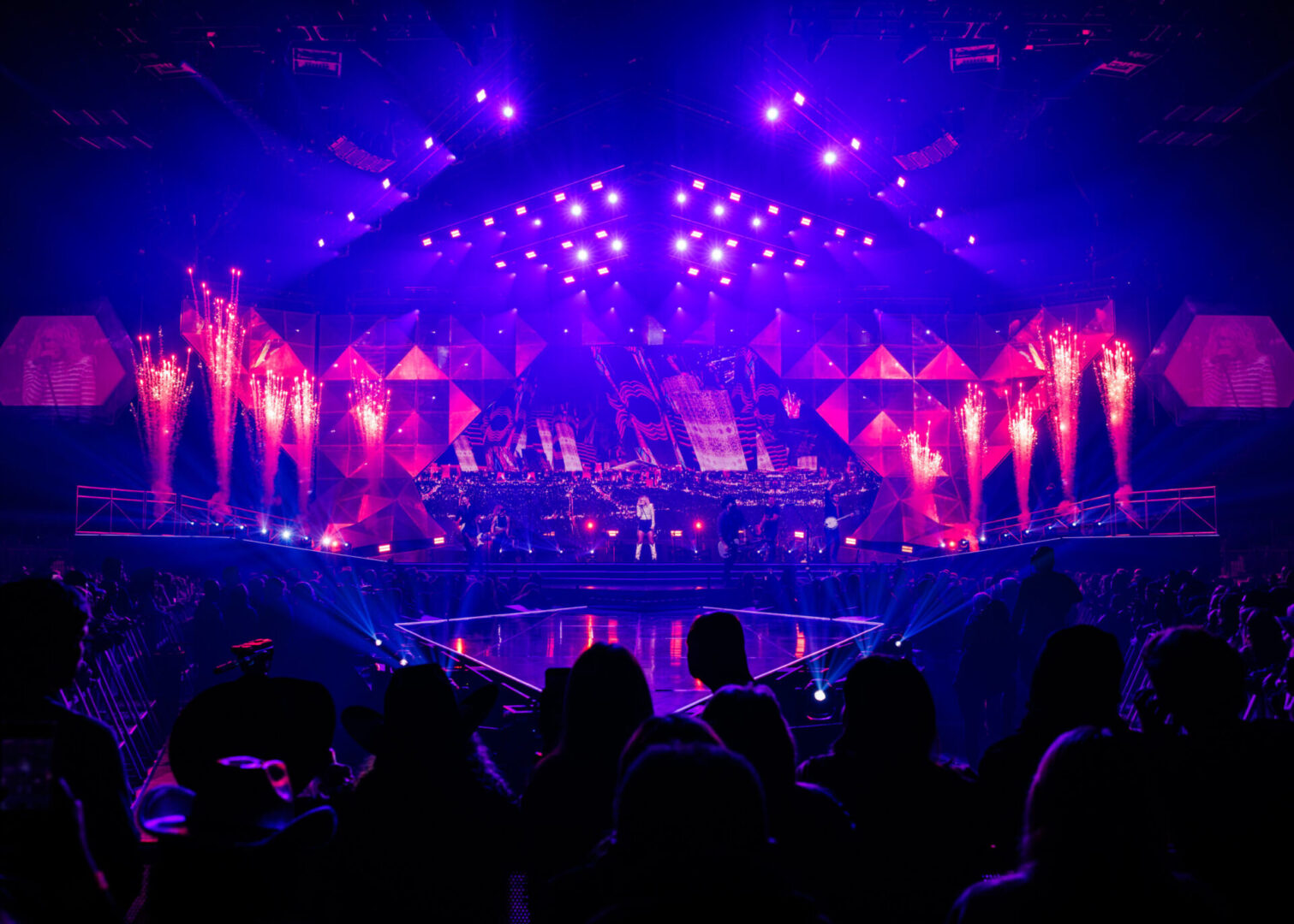 Fans and singers are enjoying night function