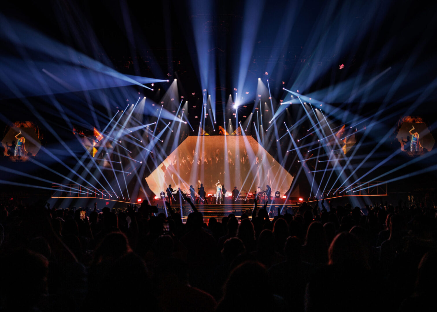 Singers performed in the stage at night